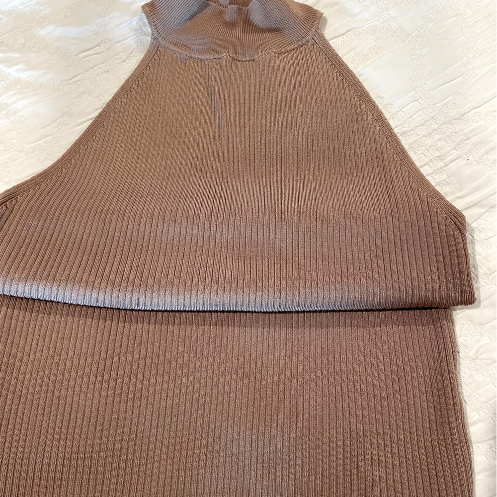 Ladies sleeveless tank by le chateau